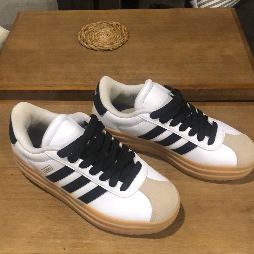 Kids/womens Adidas